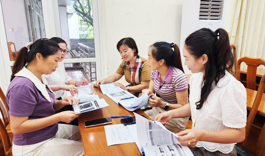 Cán bộ quản lý các hợp tác xã tham gia lớp bồi dưỡng kỹ năng thương mại điện tử.