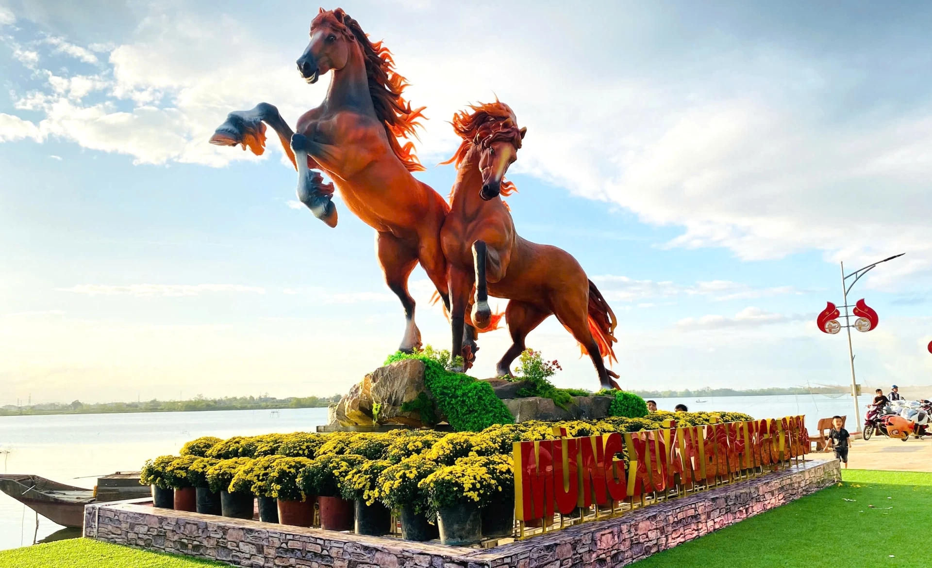 Bộ đội linh vật Ngựa tại xã Triệu Bình vừa hoàn thành lắp đặt 