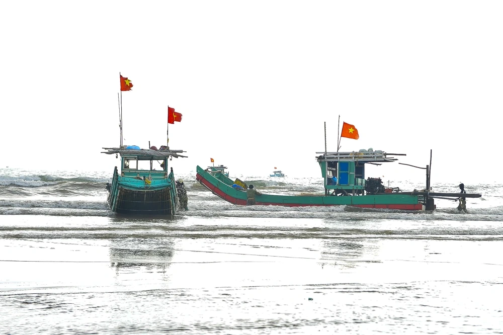 Tết Dương lịch, ngư dân ven biển xứ Thanh vẫn vươn khơi săn “lộc biển”