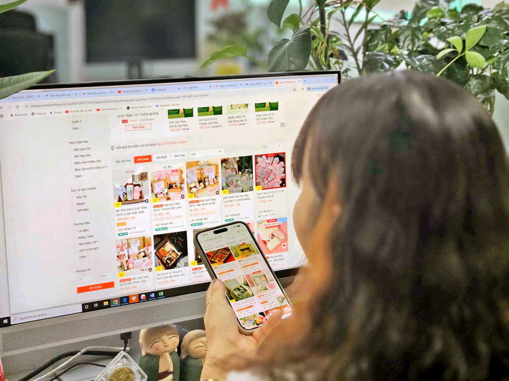 Từ ngày 1/7, chủ gian hàng trên sàn thương mại điện tử phải rõ danh tính và hàng hóa trên gian hàng phải rõ nguồn gốc - ẢNH: MAI CA