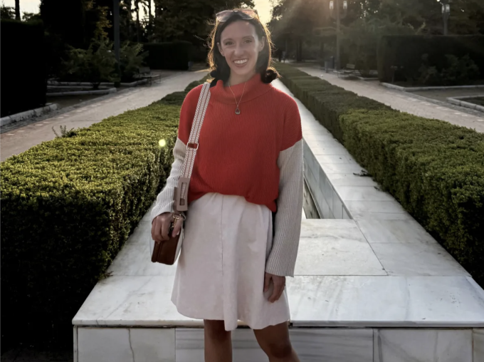 'Săn' việc làm trên ứng dụng hẹn hò 2 Kait O’Neill ở Mỹ cảm thấy tội lỗi khi tìm việc trên ứng dụng hẹn hò. Ảnh: Kait O’Neill