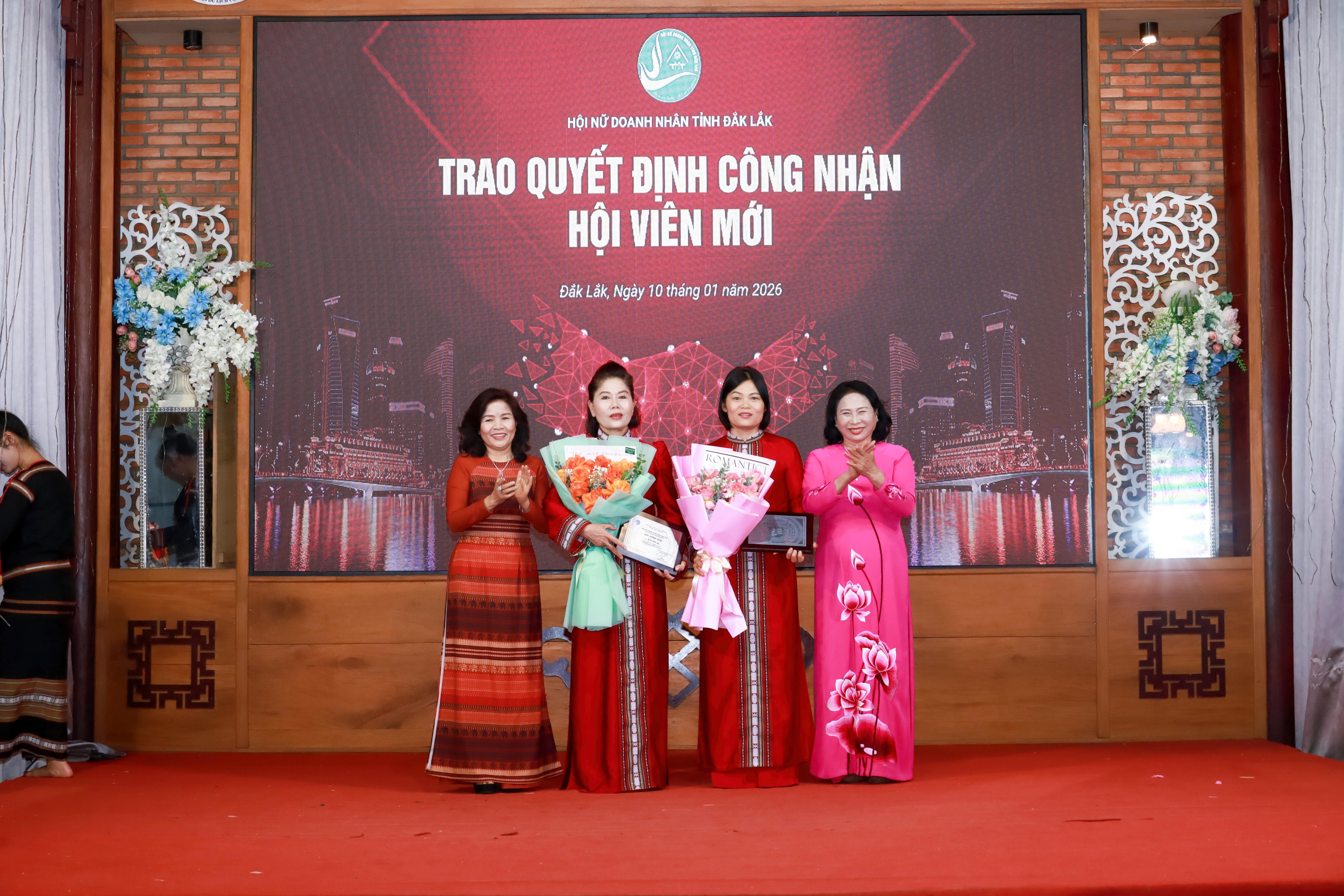 “Cất cánh” cùng chuyển đổi số và lan tỏa tinh thần nhân ái 3 a8ff308eb655d5bdba7bba8287a6dac402a79e482c.0 t=1768274009574 imagePreview=1