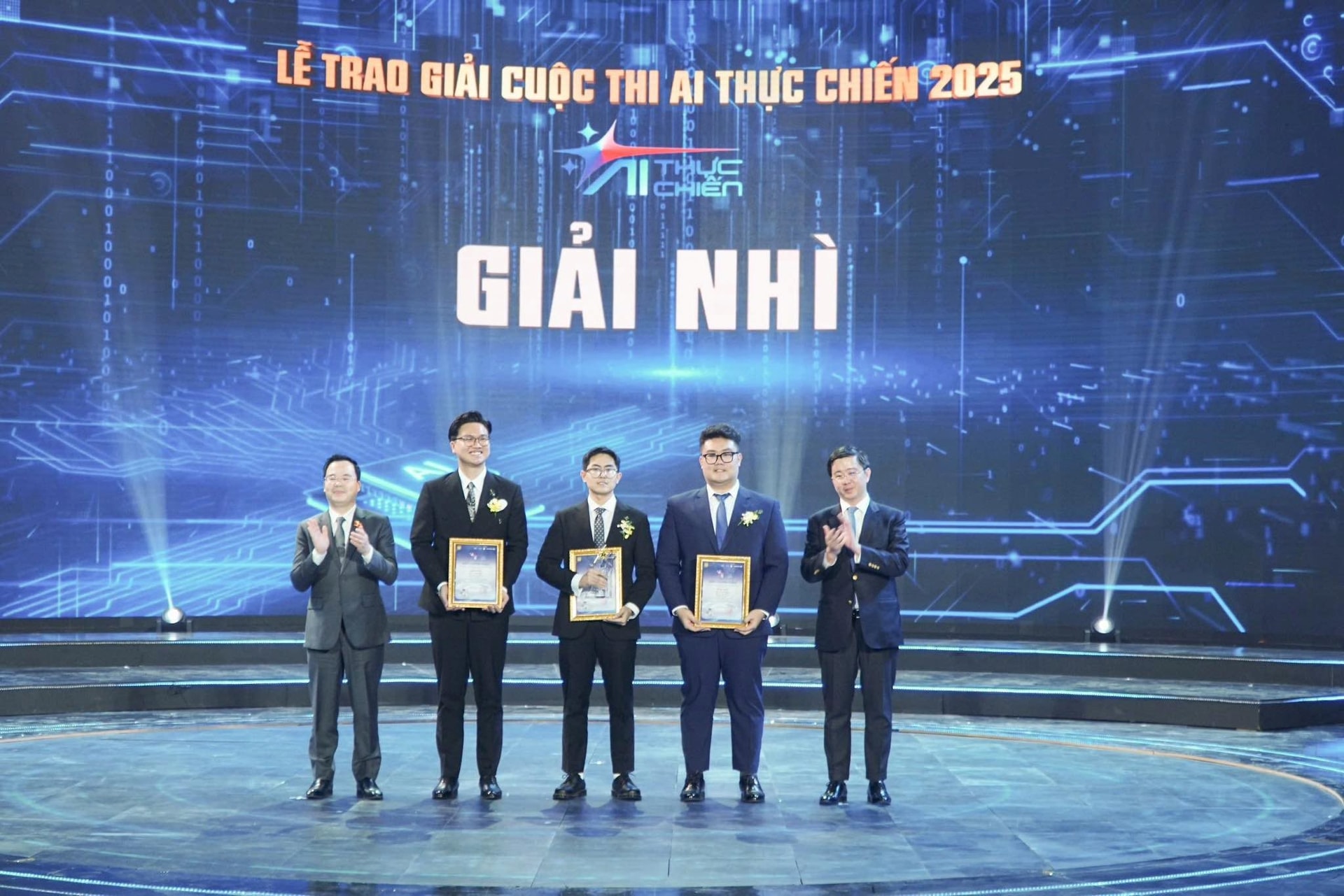 Từ “AI Thực chiến” đến bài toán giáo dục: Dấu ấn Make in Vietnam của CMC - Ảnh 2.