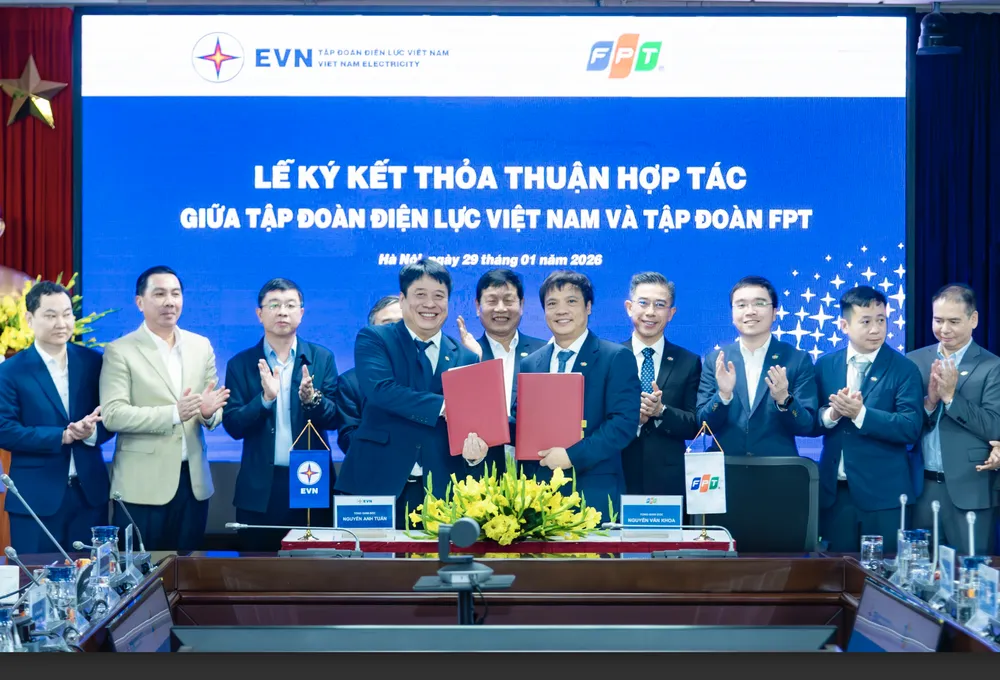 EVN và FPT hợp tác thúc đẩy chuyển đổi số trong lĩnh vực điện 1 Đại diện EVN và FPT ký kết hợp tác