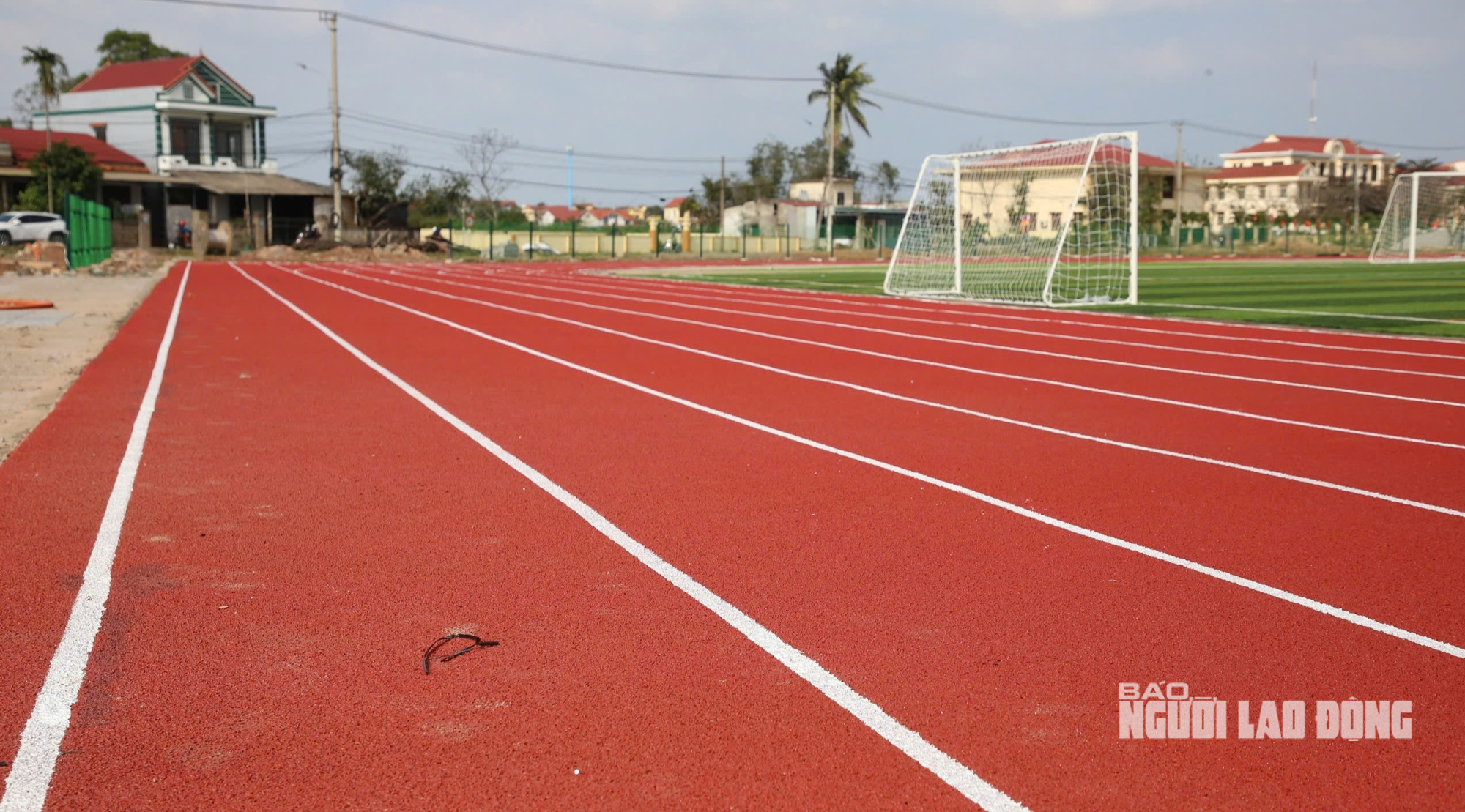 Nhà thi đấu hình kim cương xanh 340 tỉ đồng gây chú ý ở Quảng Trị - Ảnh 5.