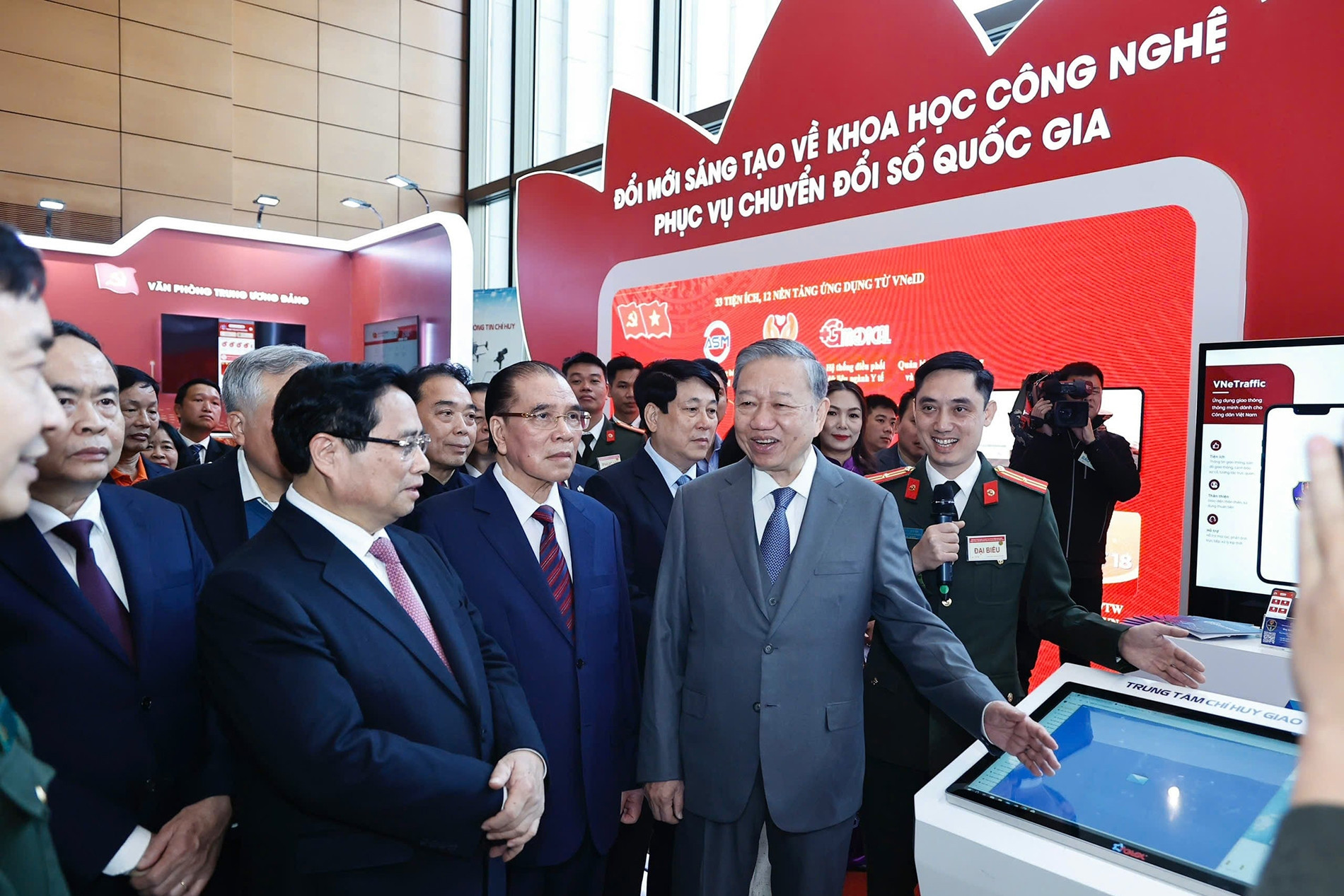 Điểm sáng ngành giáo dục 3 Bộ trưởng Nguyễn Mạnh Hùng: Không có khoa học mạnh thì không có quốc gia mạnh