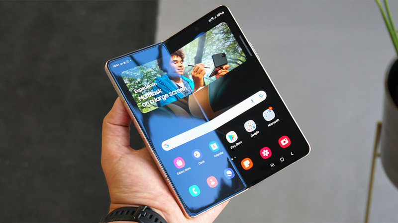 Điện thoại gập có kết nối tốt với laptop không - hình 2