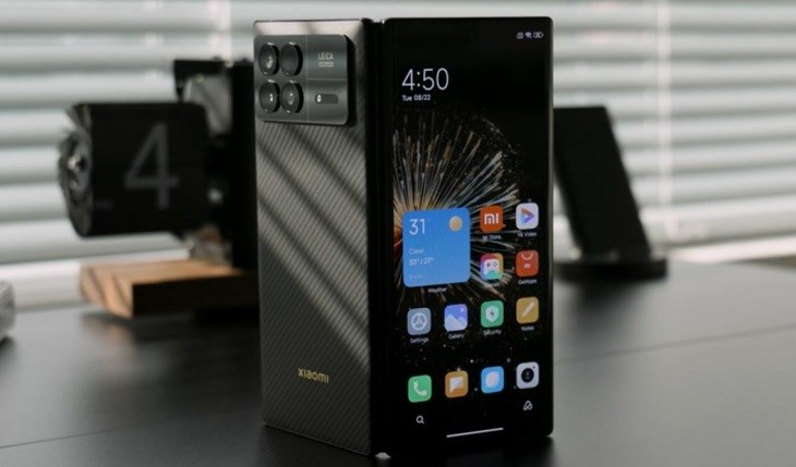 Điện thoại gập có phù hợp với người lớn tuổi không - hình 3