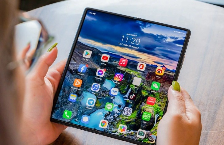 Điện thoại gập hiệu năng có ổn định khi dùng đa nhiệm không - hình 2