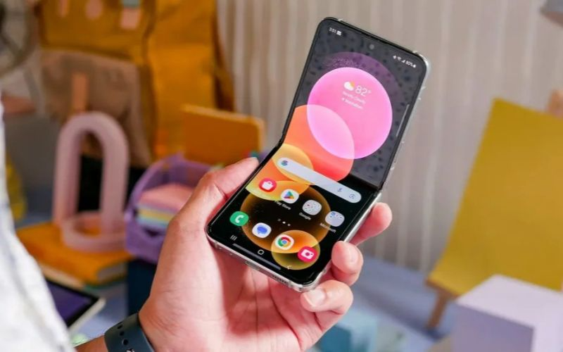 Điện thoại gập hiệu năng có ổn định khi dùng đa nhiệm không - hình 4