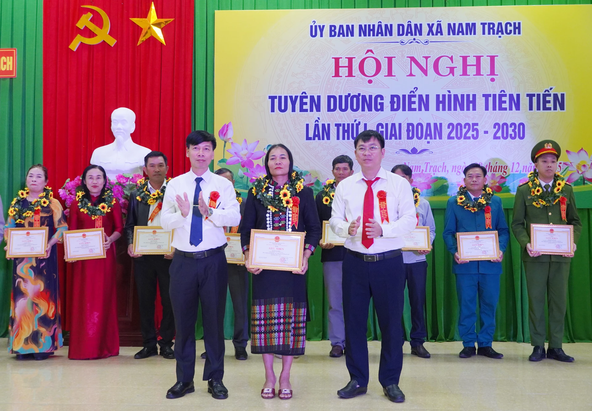 Hồ Thị Chăng là cá nhân điển hình tiên tiến, giai đoạn 2020-2025, được UBND xã Nam Trạch tuyên dương, khen thưởng-Ảnh: L.M

