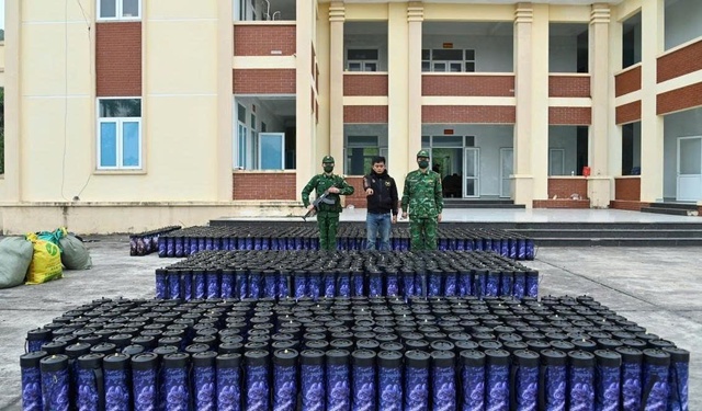 Quảng Ninh bắt giữ vụ vận chuyển 1.364 bình khí cười- Ảnh 1.