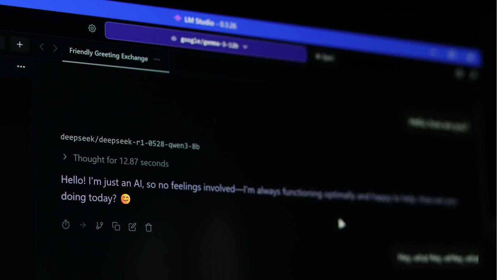 LM Studio với tính năng trò chuyện Deepseek R1