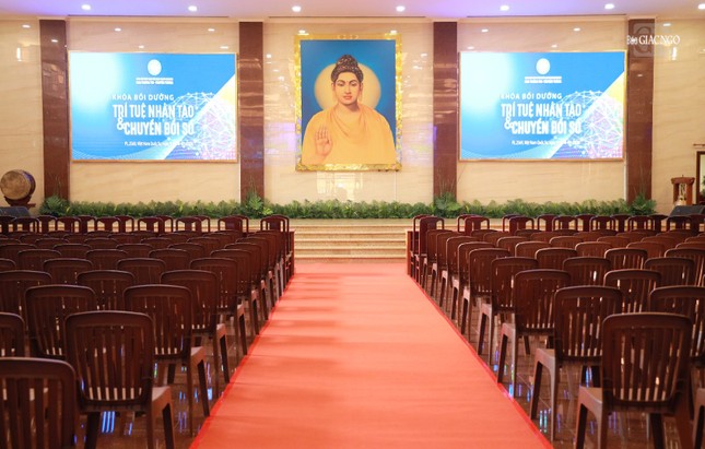 Hội trường Việt Nam Quốc Tự - nơi diễn ra Khóa bồi dưỡng Trí tuệ nhân tạo (AI) và chuyển đổi số sẵn sàng đón 722 học viên tham gia