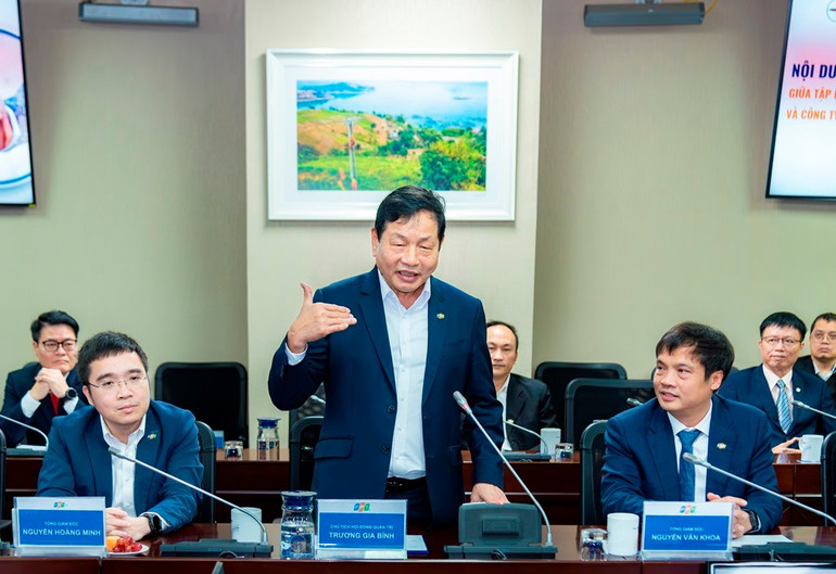 ong truong gia binh chu tich hdqt tap doan fpt phat bieu tai su kien