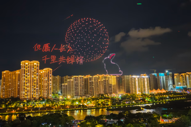 Quân đội Trung Quốc tạo vũ khí AI và đàn drone sát thủ theo hành vi của chim ưng, sói (3)