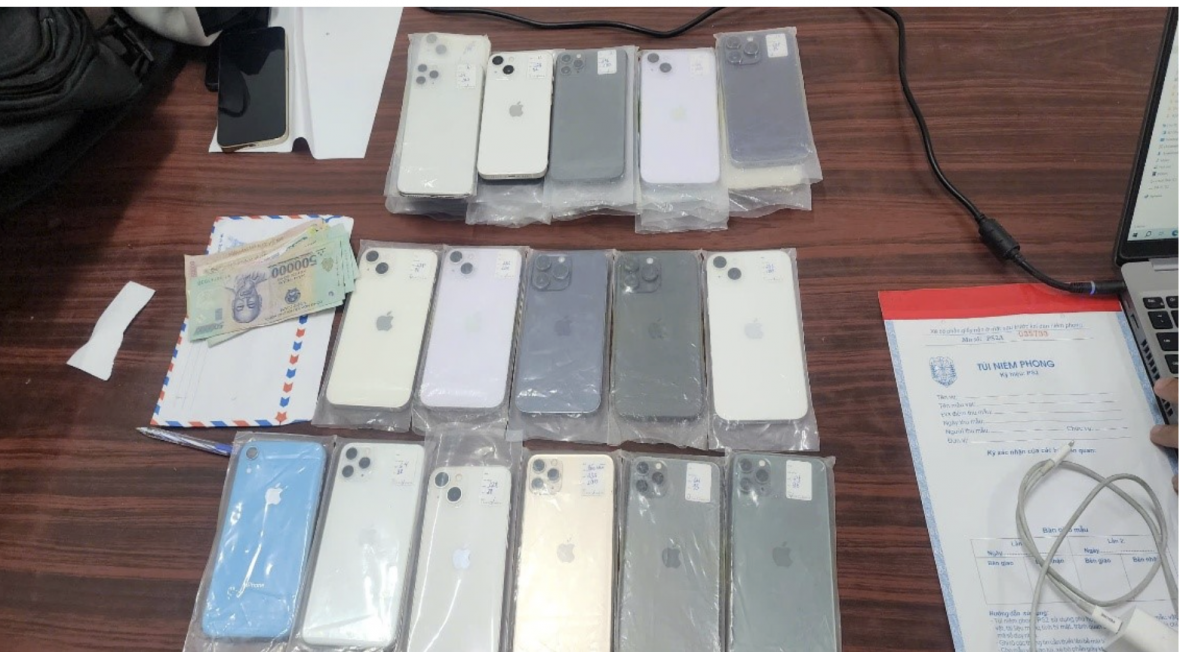 Tạm giữ 2 đối tượng trộm điện thoại cửa hàng ở Vĩnh Long