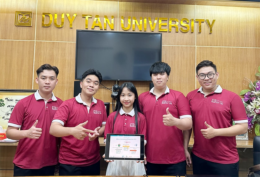 Cung ứng nguồn nhân lực bảo đảm "chất" và "lượng" 1 SV Duy Tan - Vo dich TG 2025