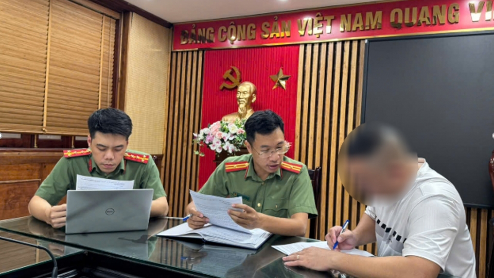 Xử phạt người dùng “AI” đăng video sai sự thật về hồ Hoàn Kiếm 1 xu_phat_chu_website_dang_thong_tin_sai_su_that_ve_tuyen_sinh.jpg