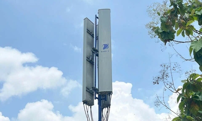 Một trạm phát sóng di động lắp trên xe của VNPT. Ảnh: Cao Hưng