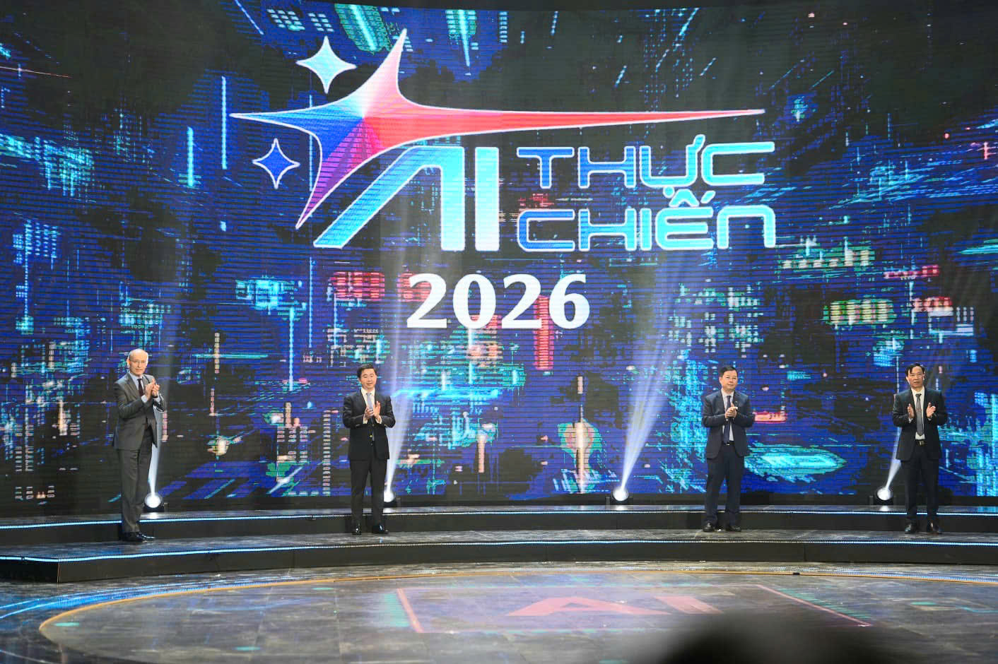 Học bổng lên tới 1 triệu USD dành cho đội quán quân “A.I thực chiến”- Ảnh 2. Học bổng lên tới 1 triệu USD dành cho đội quán quân “A.I thực chiến”- Ảnh 2.