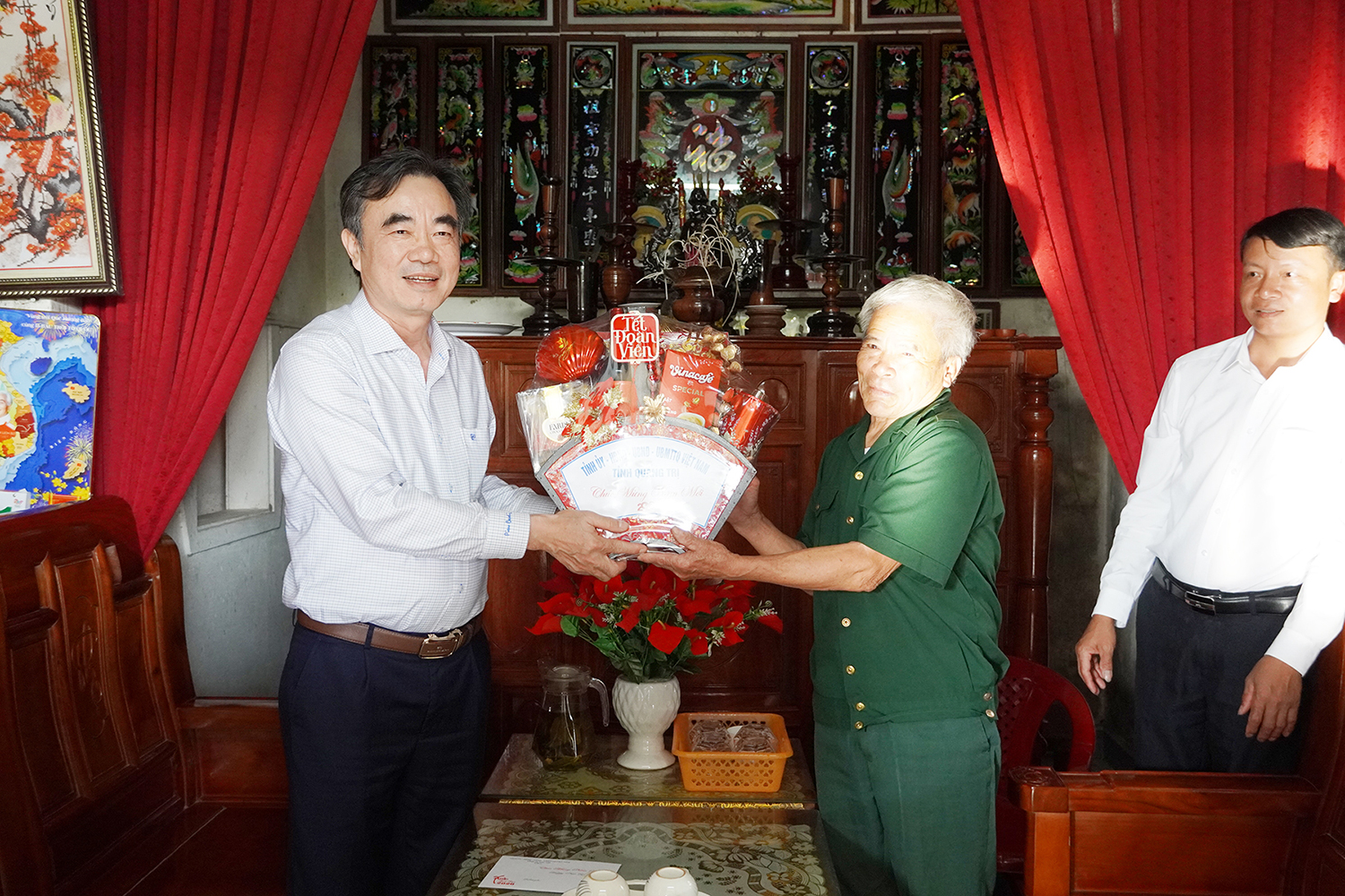 Trưởng ban Tổ chức Tỉnh ủy Nguyễn Lương Bình thăm, chúc Tết các gia đình nguyên lãnh đạo tỉnh, đảng viên cao tuổi và gia đình chính sách 11 6210972d 73a0 83ca 931b ef349a7b98c0