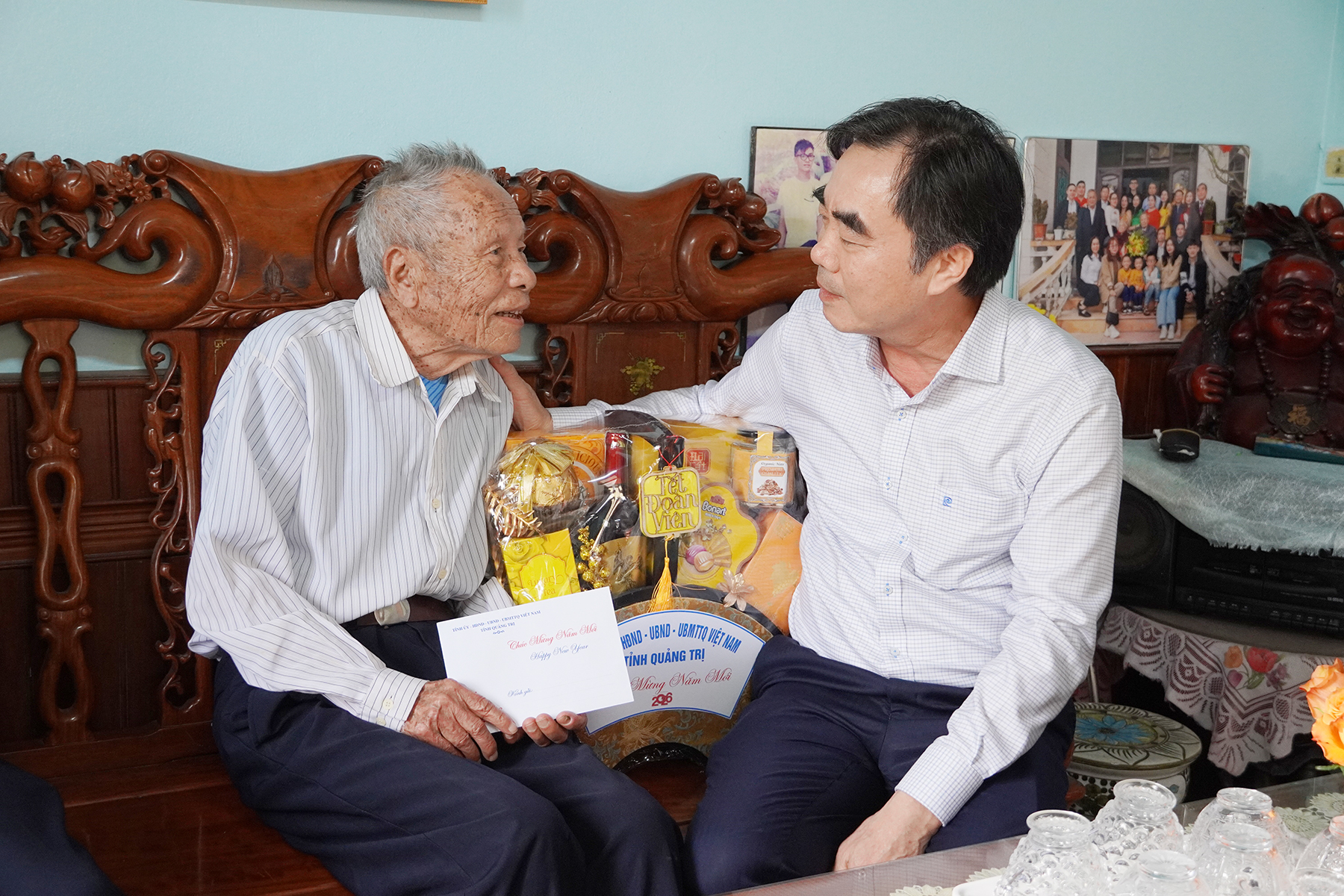 Trưởng ban Tổ chức Tỉnh ủy Nguyễn Lương Bình thăm, chúc Tết các gia đình nguyên lãnh đạo tỉnh, đảng viên cao tuổi và gia đình chính sách 10 7792ac55 f0f6 10f6 834f 26ccf3cebb18