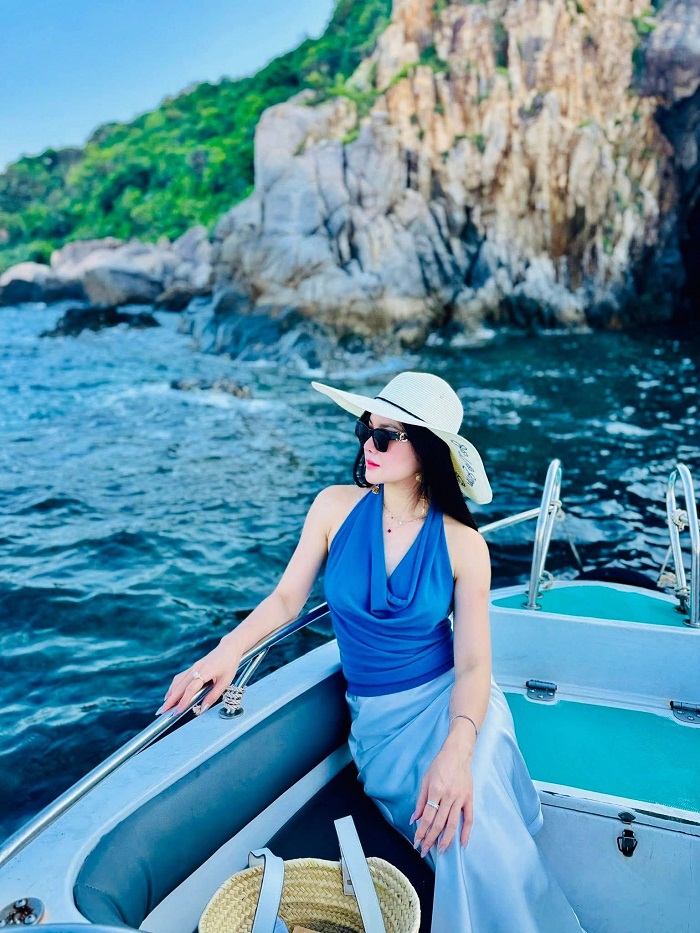 Tết nên đi du lịch ở đâu miền Trung Vịnh Vĩnh Hy xanh biếc một màu