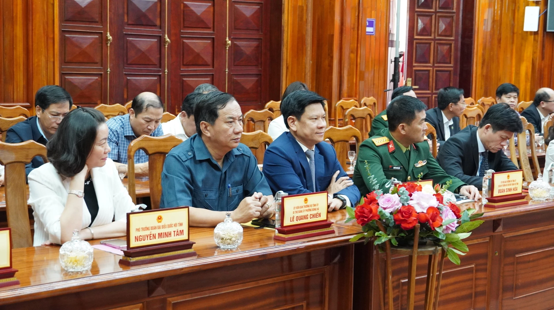 Đại biểu tham dự buổi gặp mặt - Ảnh: QV