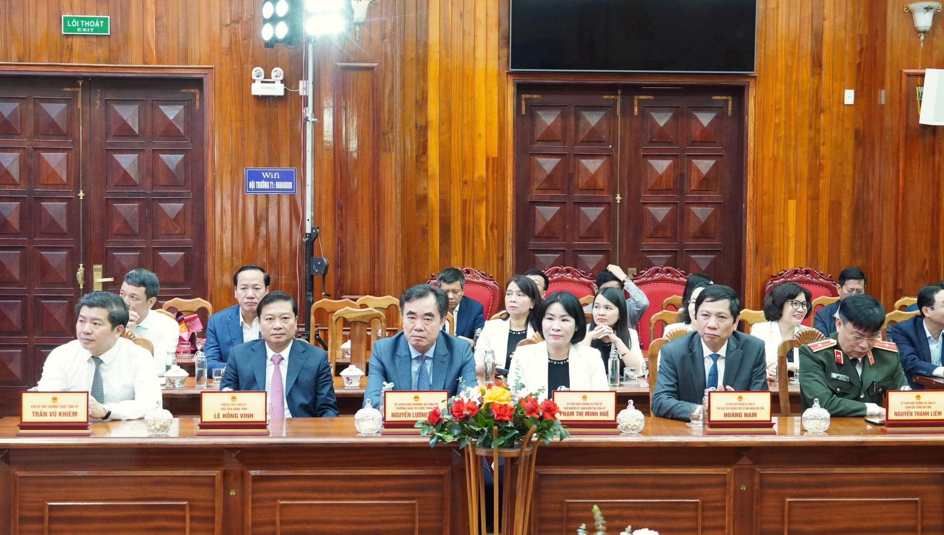 Đại biểu tham dự buổi gặp mặt - Ảnh: QV