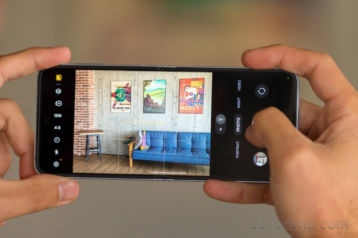 Đây là chiếc điện thoại màn hình gập giá rẻ đáng mua nhất, AI toàn diện hơn cả iPhone 17 đắt tiền 5 galaxy z flip6 17