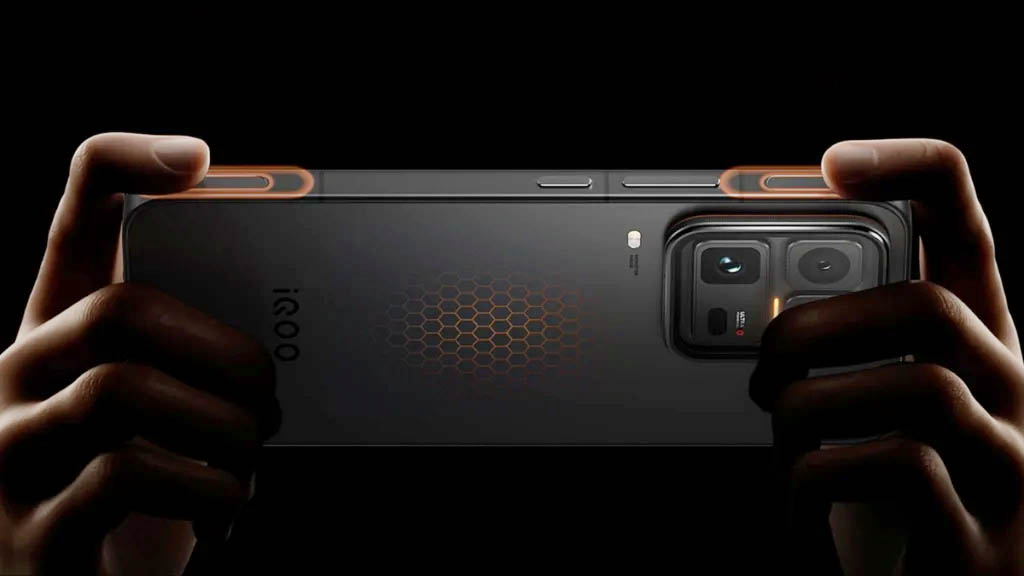 iqoo_15_ultra_006.jpg (53 KB)