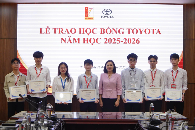 Toyota Việt Nam trao 123 suất học bổng năm 2025, tiếp nối hành trình 29 năm đầu tư bền bỉ cho nguồn nhân lực tương lai- Ảnh 1.
