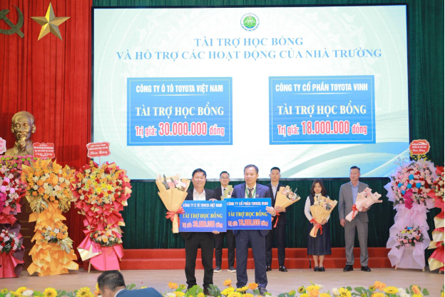 Toyota Việt Nam trao 123 suất học bổng năm 2025, tiếp nối hành trình 29 năm đầu tư bền bỉ cho nguồn nhân lực tương lai- Ảnh 2.