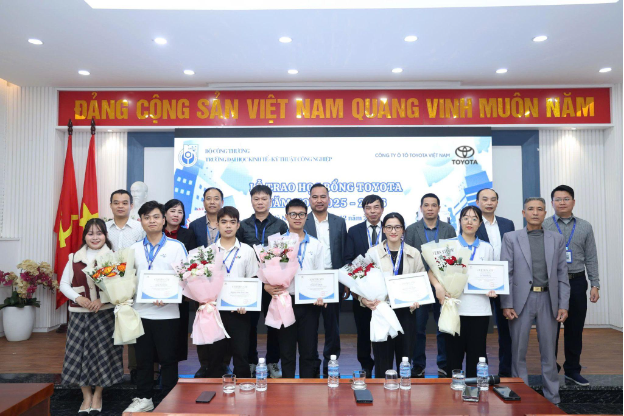 Toyota Việt Nam trao 123 suất học bổng năm 2025, tiếp nối hành trình 29 năm đầu tư bền bỉ cho nguồn nhân lực tương lai- Ảnh 3.