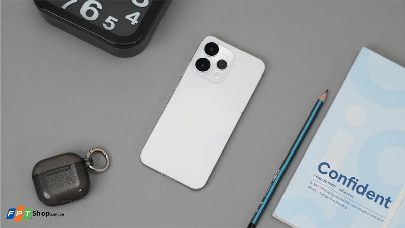 2026 nên mua máy nào? 2 So sánh Oppo Reno15 và iPhone 16 Pro hình 2