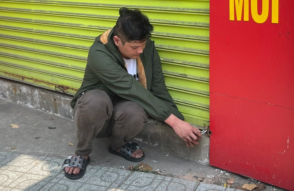 Bắt kẻ đột nhập cửa hàng trộm hơn 50 điện thoại ở TPHCM - 2