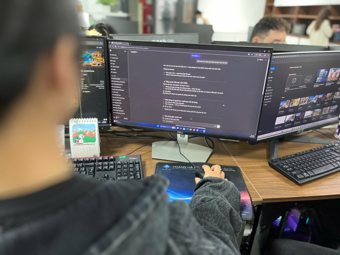 Nguy cơ 'rỗng não' khi người trẻ 'phó mặc cuộc đời' cho AI 1 Thu Phương (23 tuổi, Hà Nội) đang nhờ AI xem bói. Ảnh: T.T