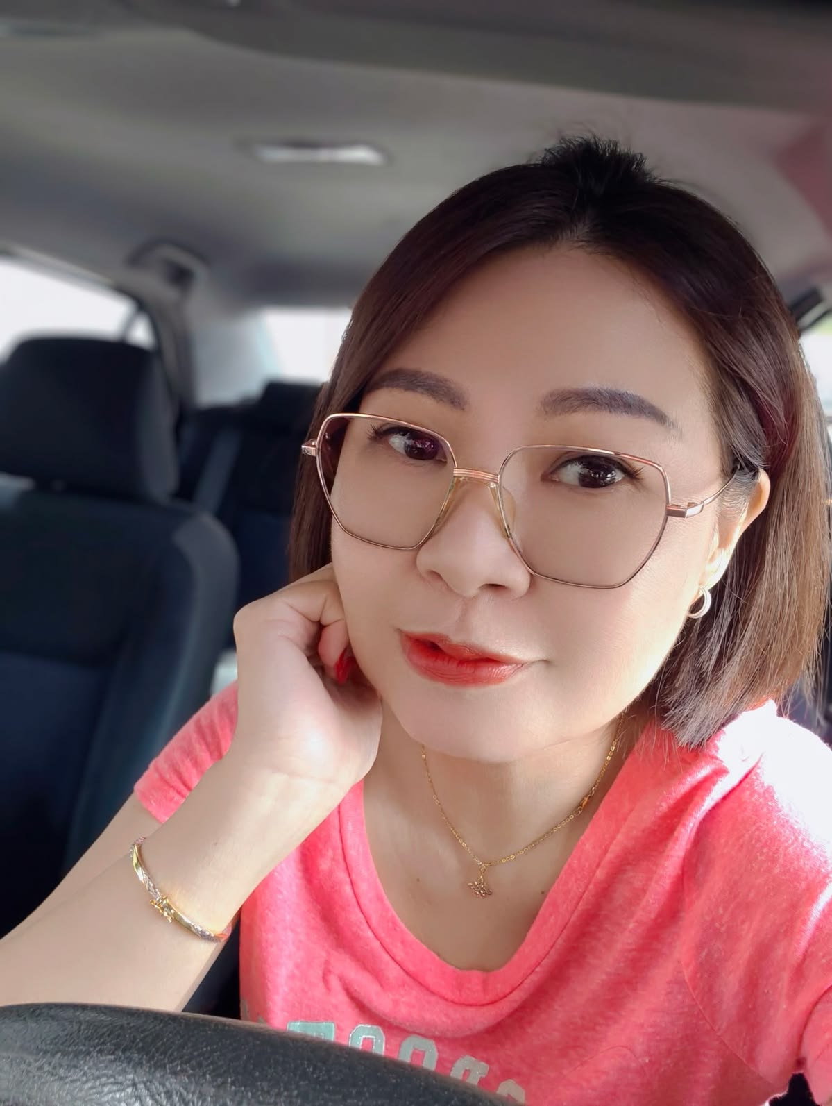 6 cách kiếm tiền tại nhà để trang trải chi phí sinh hoạt: Người phụ nữ này kiếm hơn 1,8 tỷ đồng/năm và bài học thực tế phía sau- Ảnh 1. 6 cách kiếm tiền tại nhà để trang trải chi phí sinh hoạt: Người phụ nữ này kiếm hơn 1,8 tỷ đồng/năm và bài học thực tế phía sau- Ảnh 1.