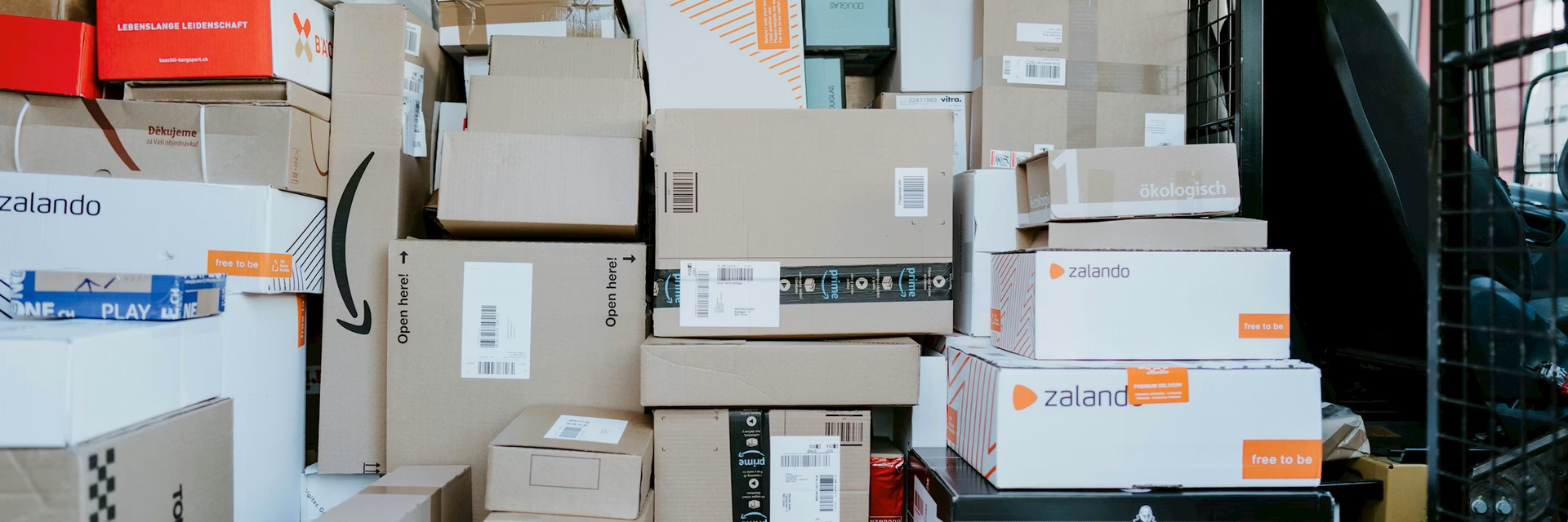 Thực sự có freeship trên sàn thương mại điện tử không? Hay tất cả chúng ta đều bị nhà bán hàng "đánh lừa"?- Ảnh 2. Thực sự có freeship trên sàn thương mại điện tử không? Hay tất cả chúng ta đều bị nhà bán hàng "đánh lừa"?- Ảnh 2.