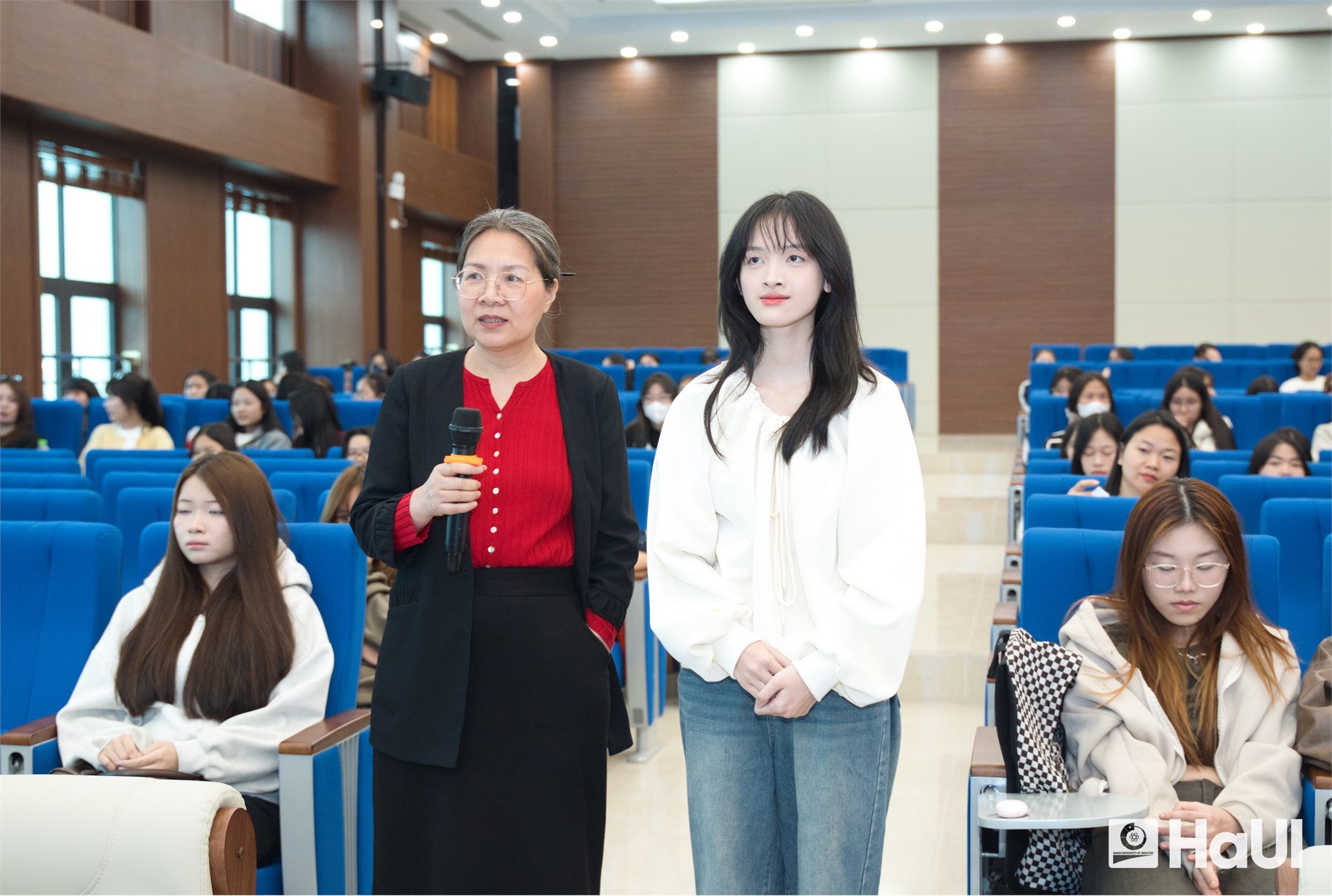 Workshop `Tự động hóa và trí tuệ nhân tạo trong ngành dệt may` tại Đại học Công nghiệp Hà Nội