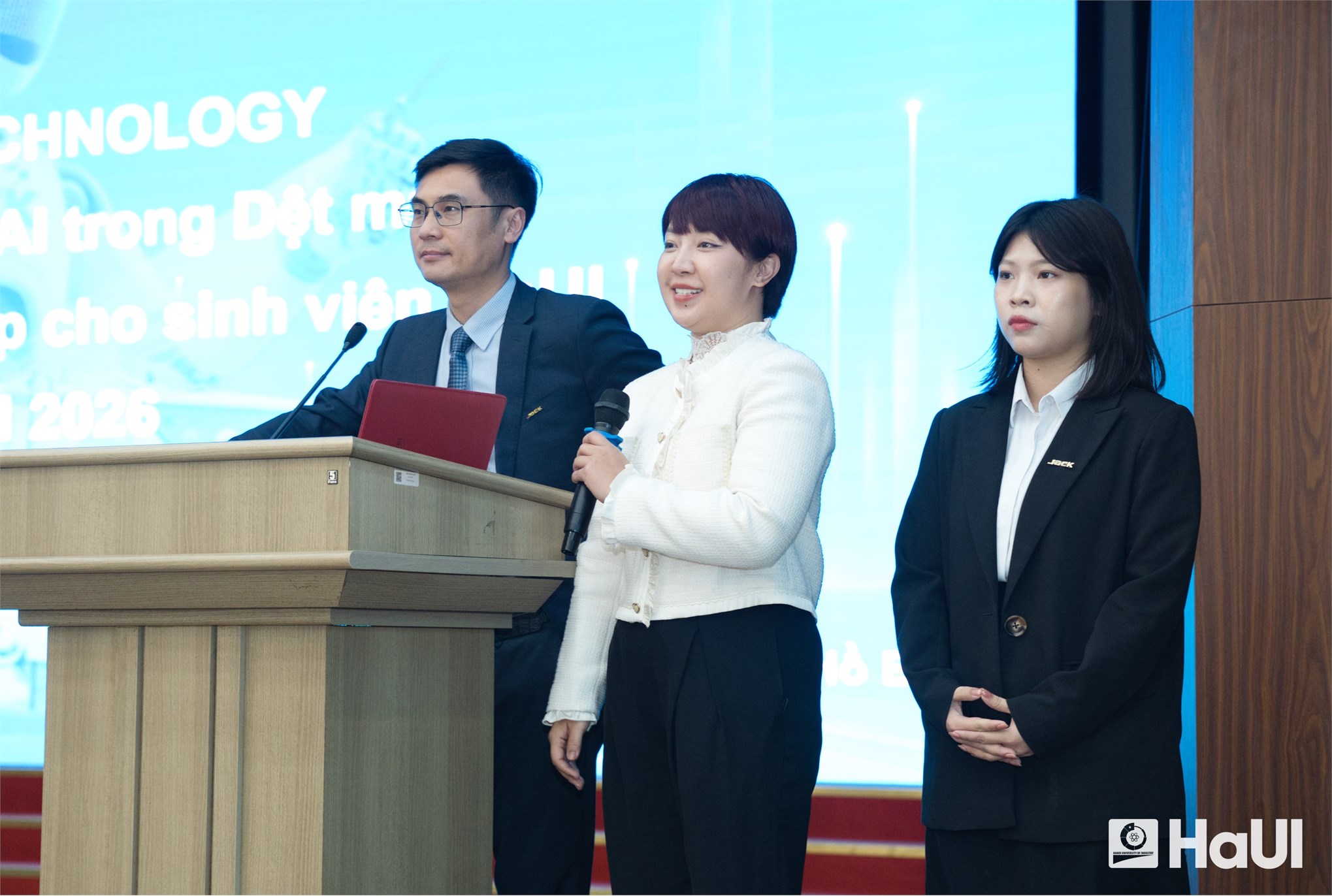 Workshop `Tự động hóa và trí tuệ nhân tạo trong ngành dệt may` tại Đại học Công nghiệp Hà Nội