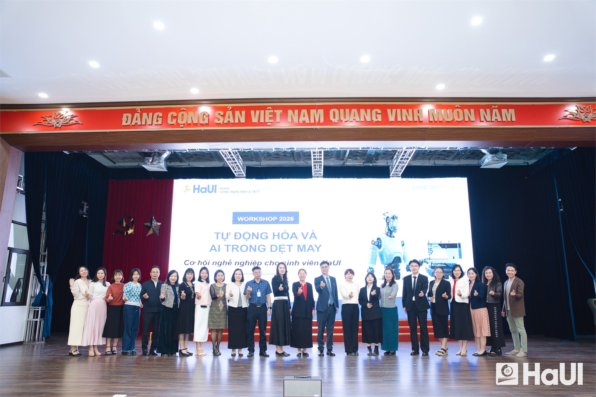 Workshop `Tự động hóa và trí tuệ nhân tạo trong ngành dệt may` tại Đại học Công nghiệp Hà Nội