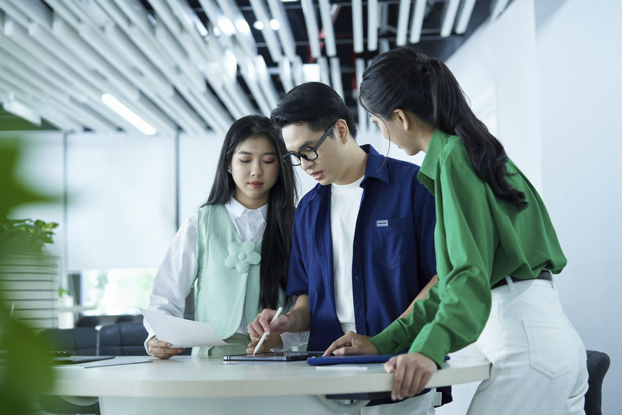 FPT bắt tay Intel phát triển nhà máy “tự vận hành” bằng AI - Ảnh 1.